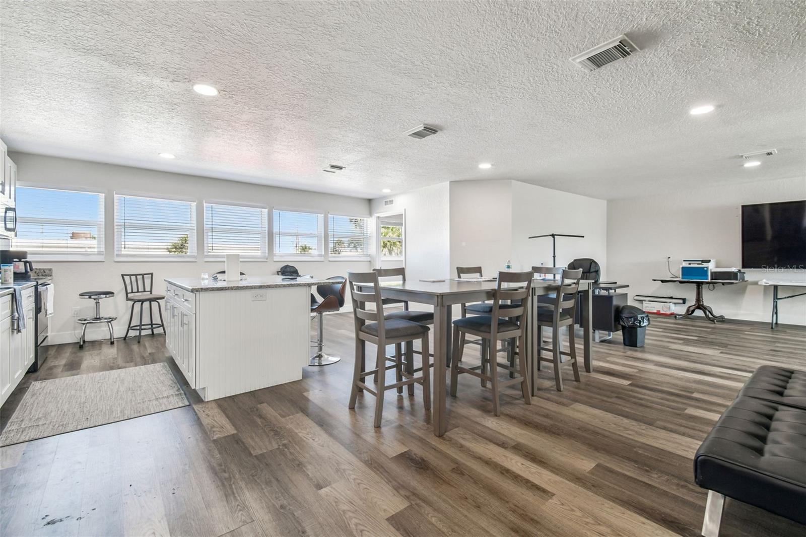 Image 14 of 31 For 6010 Wall Street