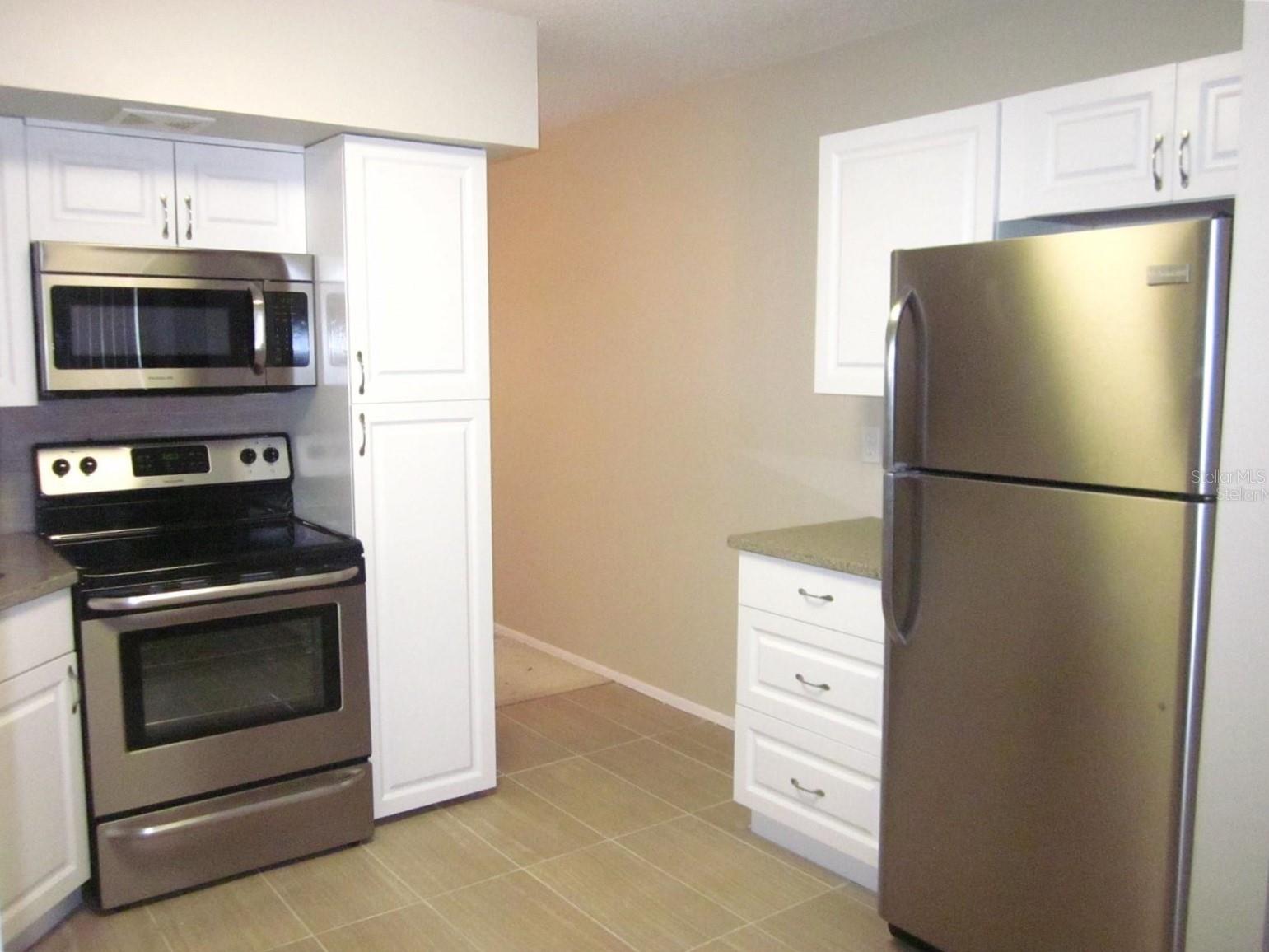 Image 5 of 65 For 2456 Ecuadorian Way 46