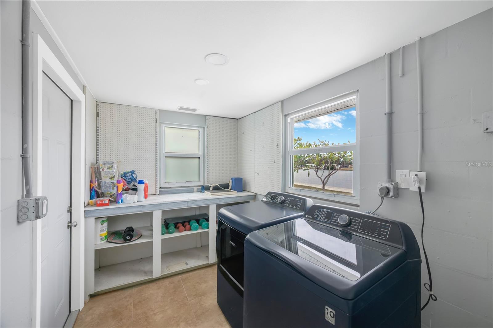 Image 18 of 37 For 827 Blue Heron Boulevard