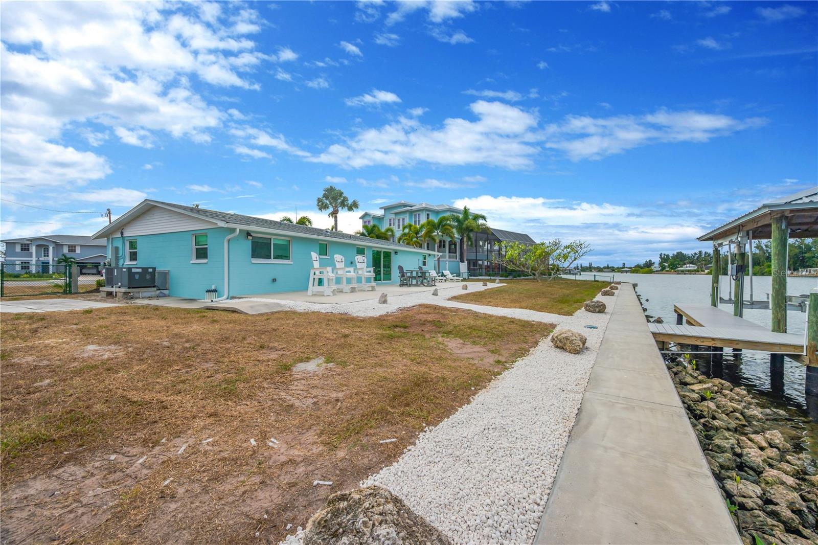 Image 25 of 37 For 827 Blue Heron Boulevard