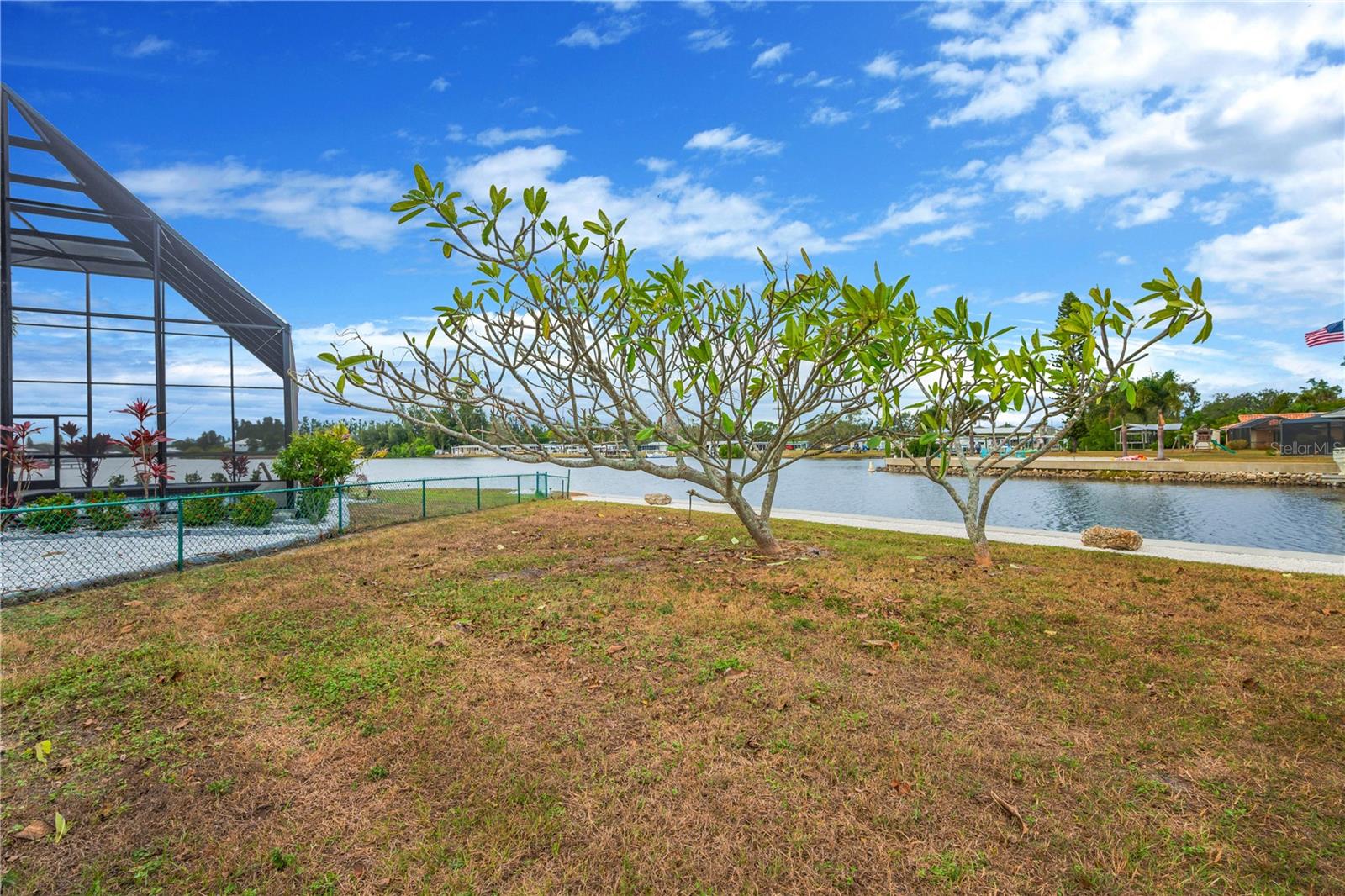 Image 30 of 37 For 827 Blue Heron Boulevard