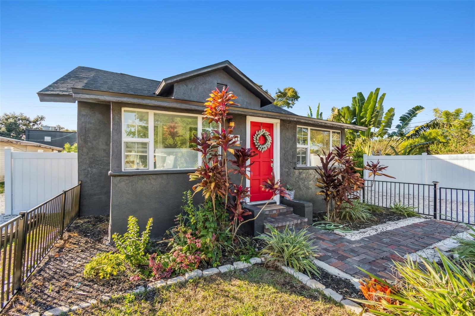 Image 10 of 63 For 1034 Queen Street N