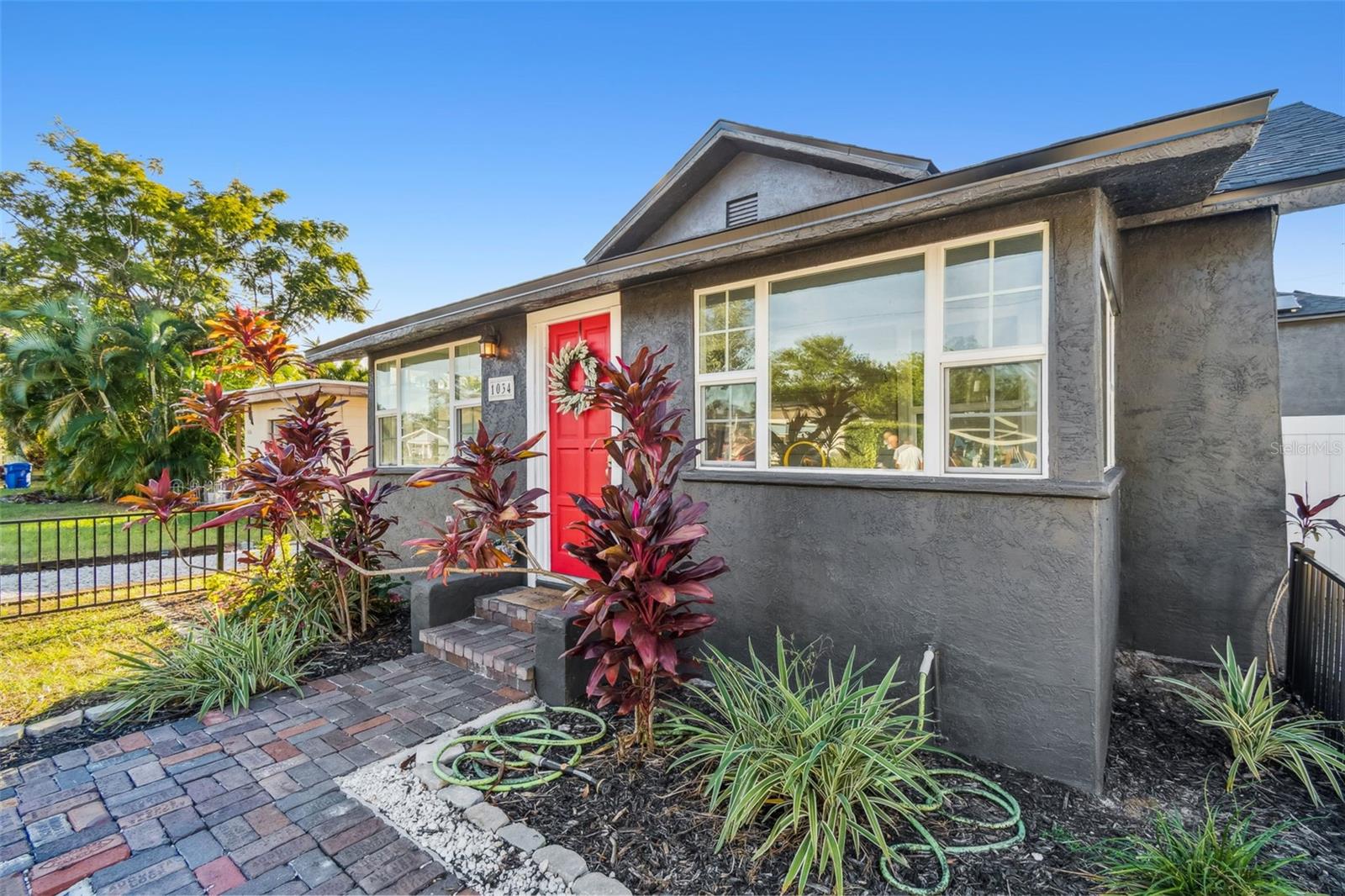 Image 11 of 63 For 1034 Queen Street N