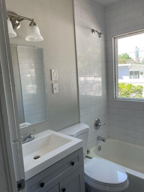 Image 13 of 63 For 1034 Queen Street N