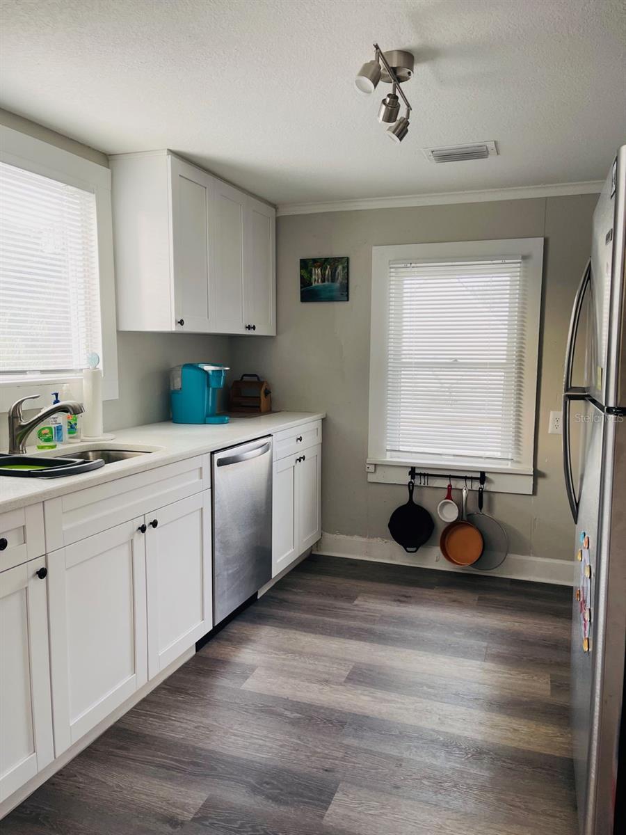 Image 17 of 63 For 1034 Queen Street N