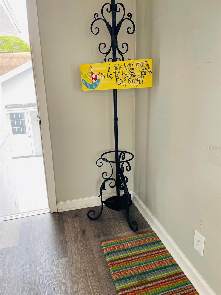 Image 19 of 63 For 1034 Queen Street N