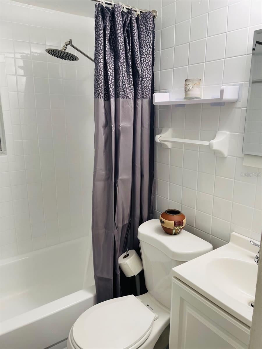 Image 23 of 63 For 1034 Queen Street N