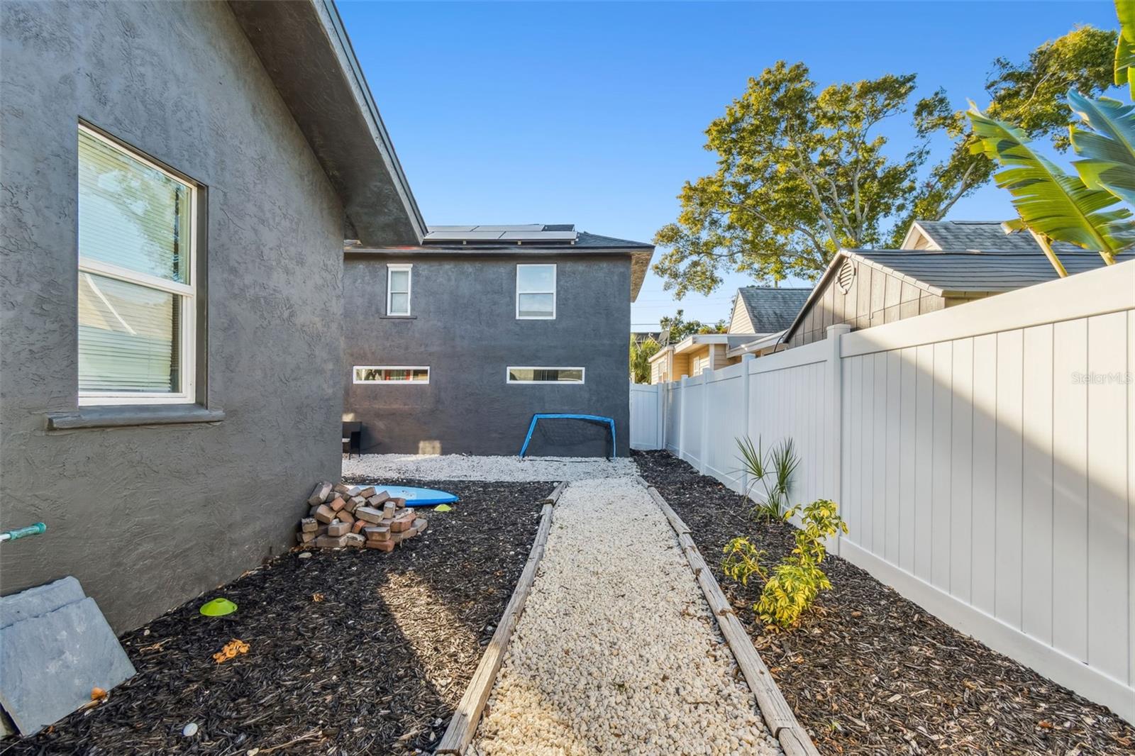 Image 33 of 63 For 1034 Queen Street N