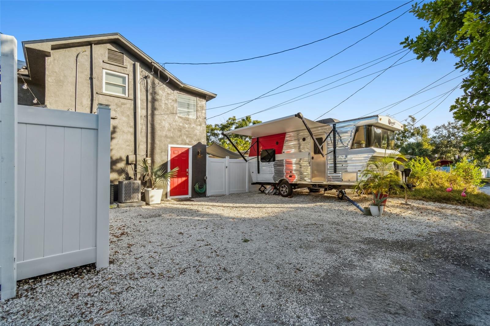 Image 39 of 63 For 1034 Queen Street N