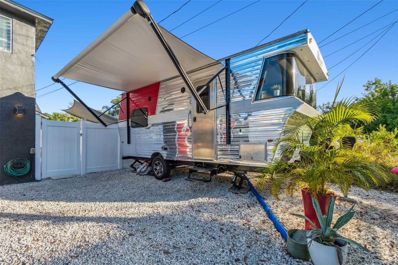 Image 40 of 63 For 1034 Queen Street N