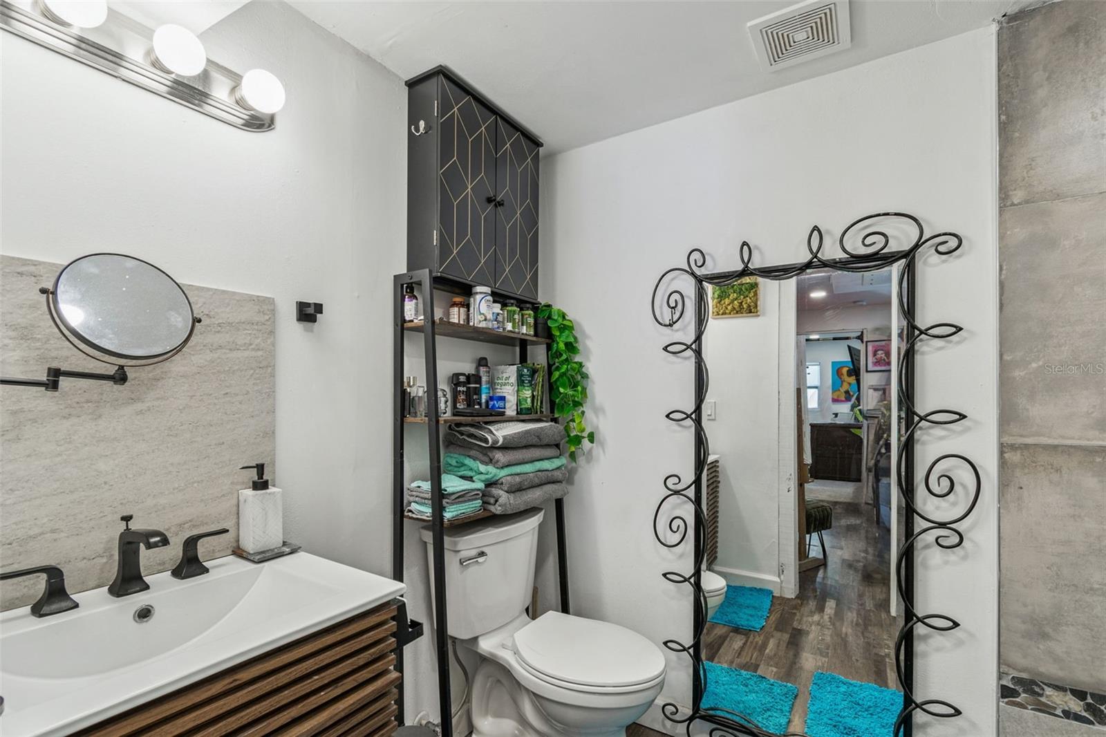 Image 51 of 63 For 1034 Queen Street N