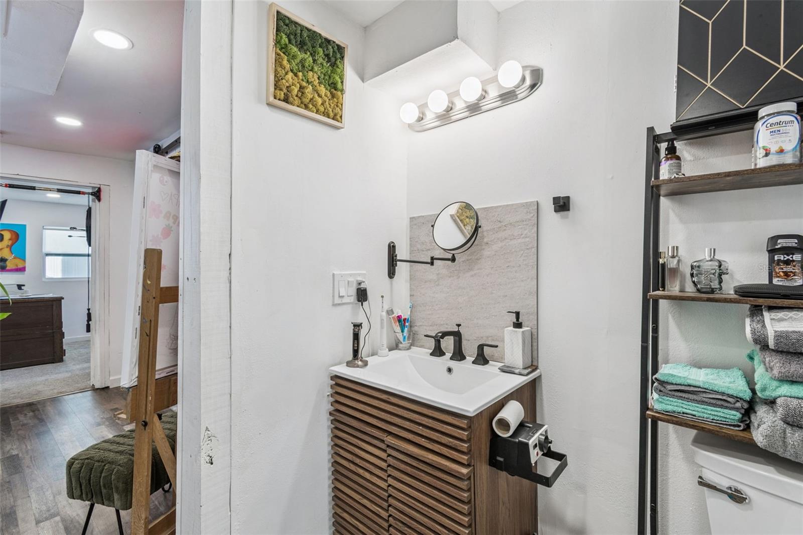 Image 53 of 63 For 1034 Queen Street N