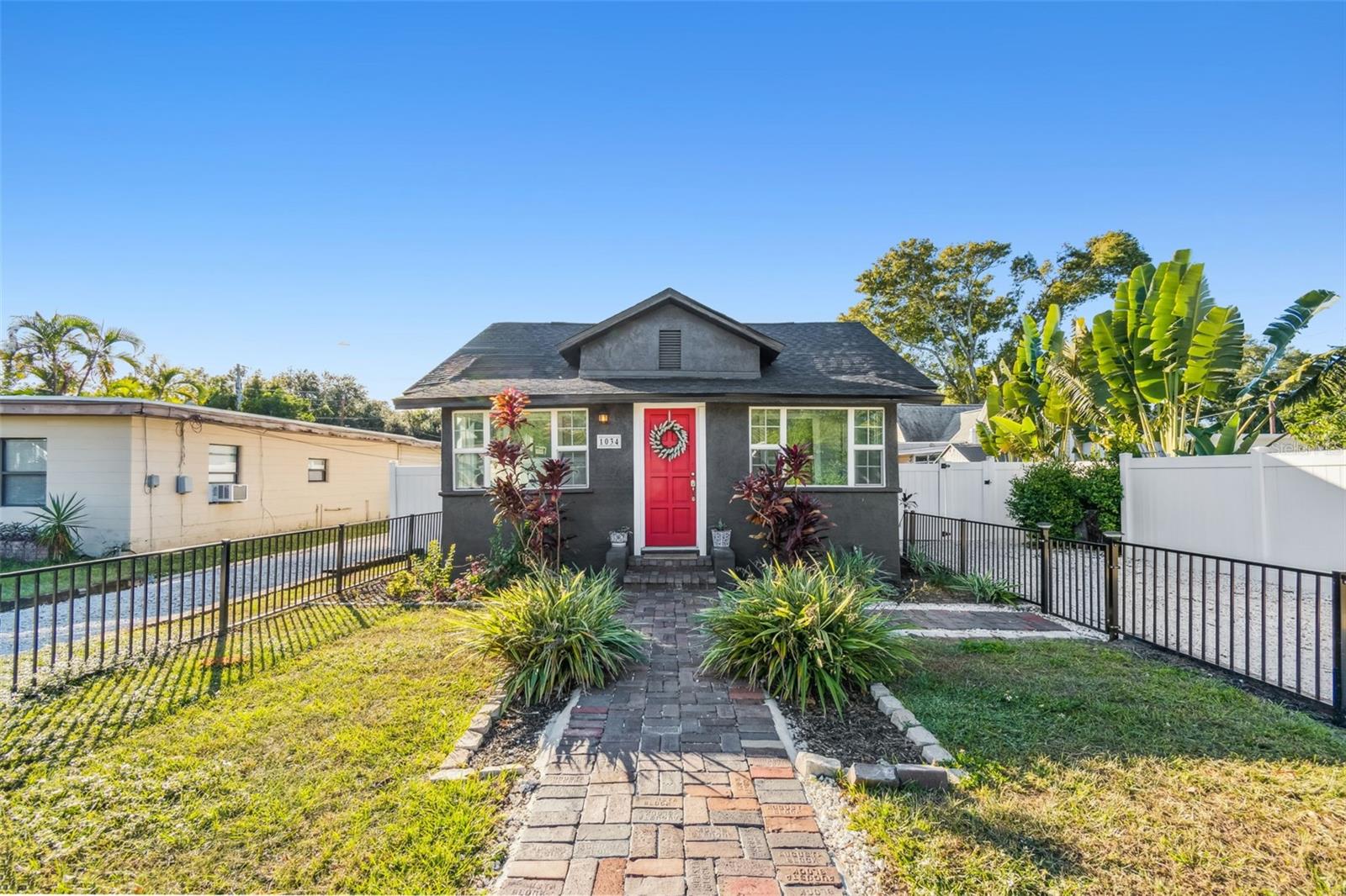 Image 7 of 63 For 1034 Queen Street N