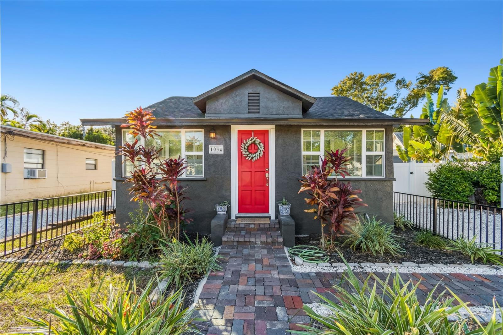 Image 9 of 63 For 1034 Queen Street N