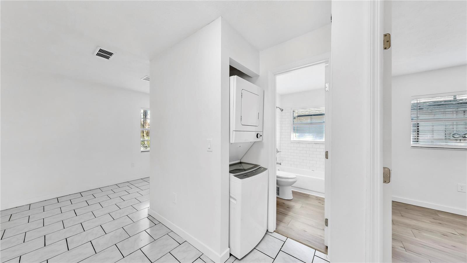 Image 4 of 10 For 1204 Seneca Avenue A