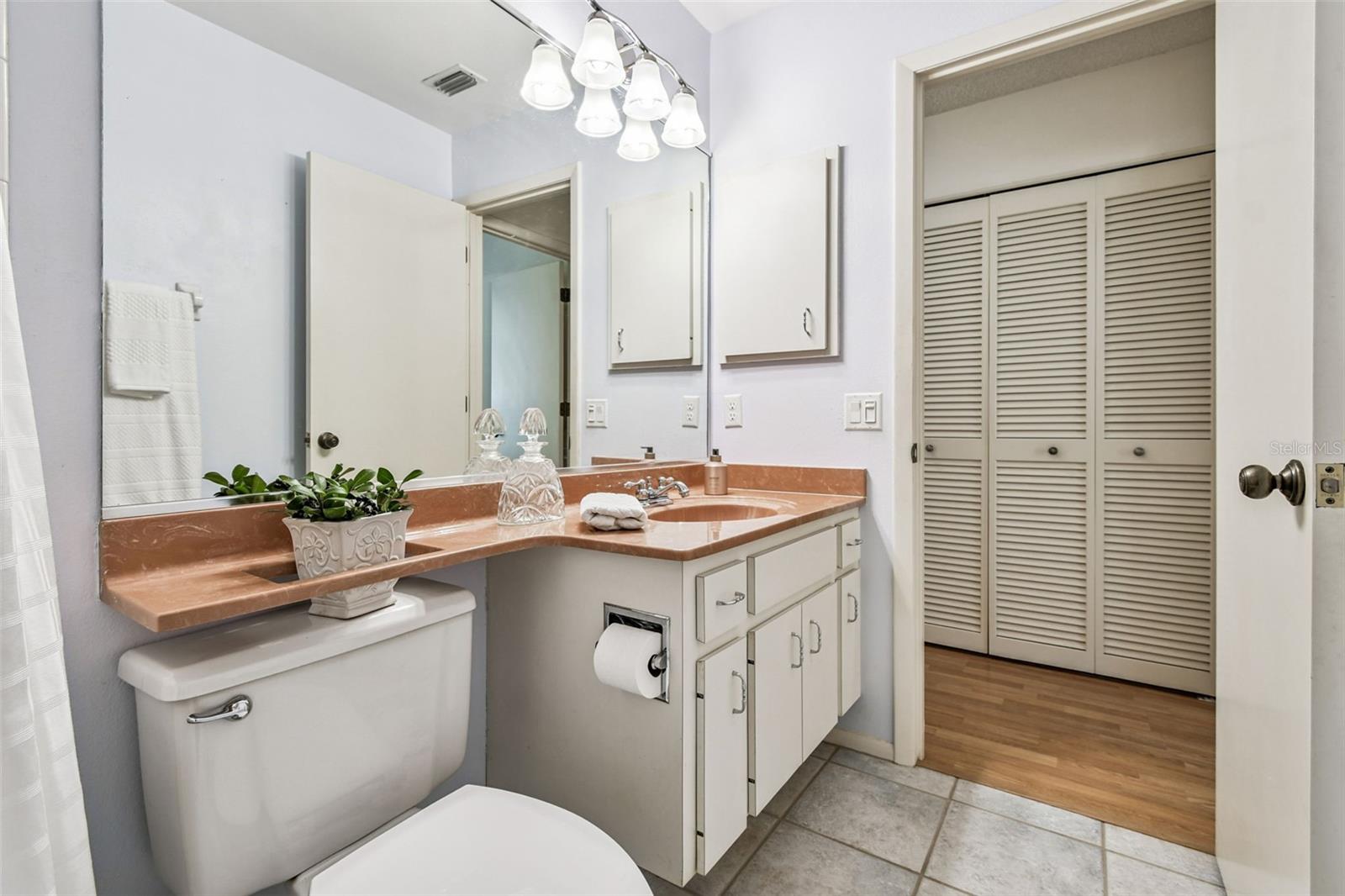 Image 21 of 49 For 5729 Garden Lakes Palm 98