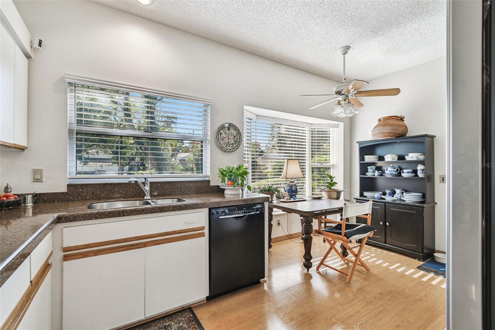 Image 7 of 49 For 5729 Garden Lakes Palm 98