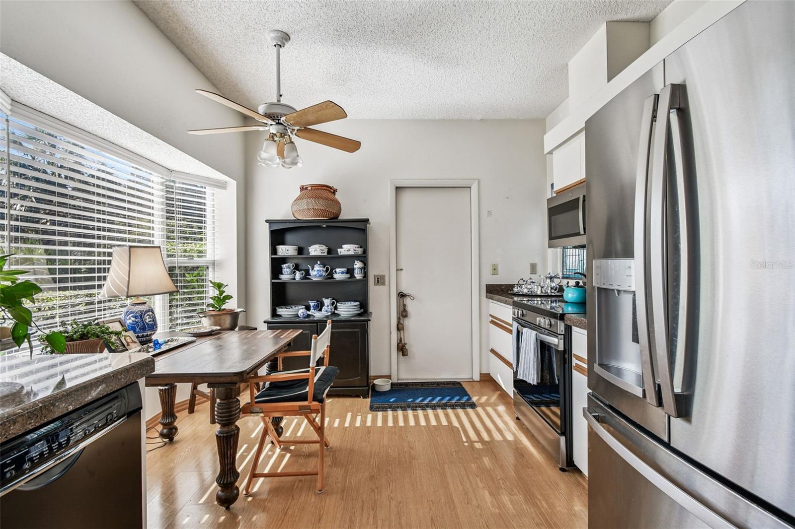 Image 8 of 49 For 5729 Garden Lakes Palm 98