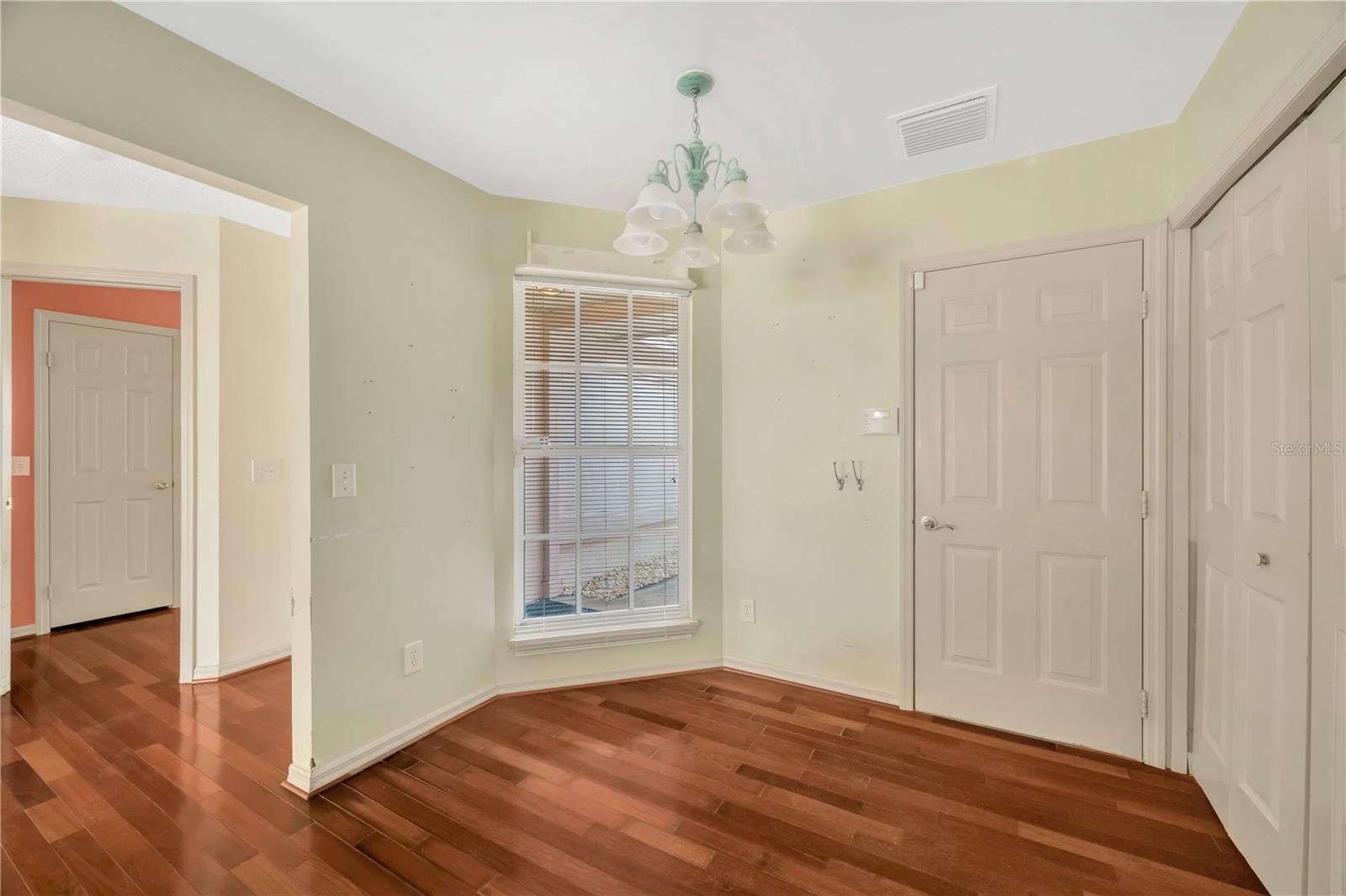 Image 5 of 48 For 1610 Elk Spring Drive