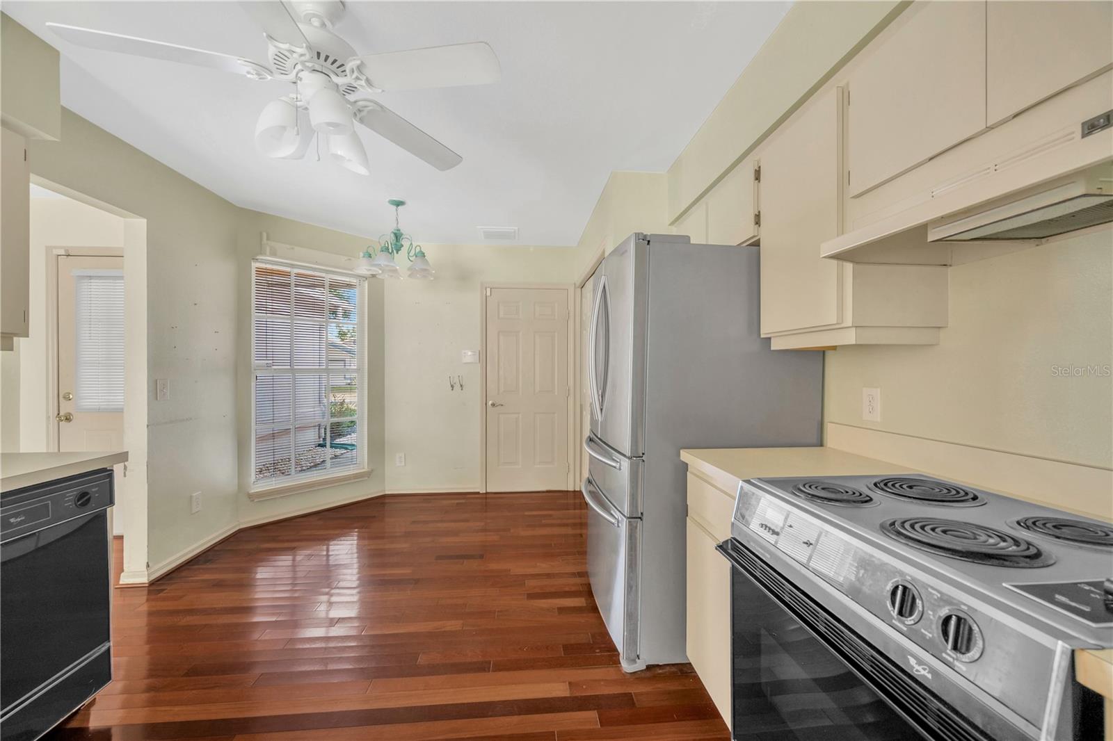 Image 7 of 48 For 1610 Elk Spring Drive