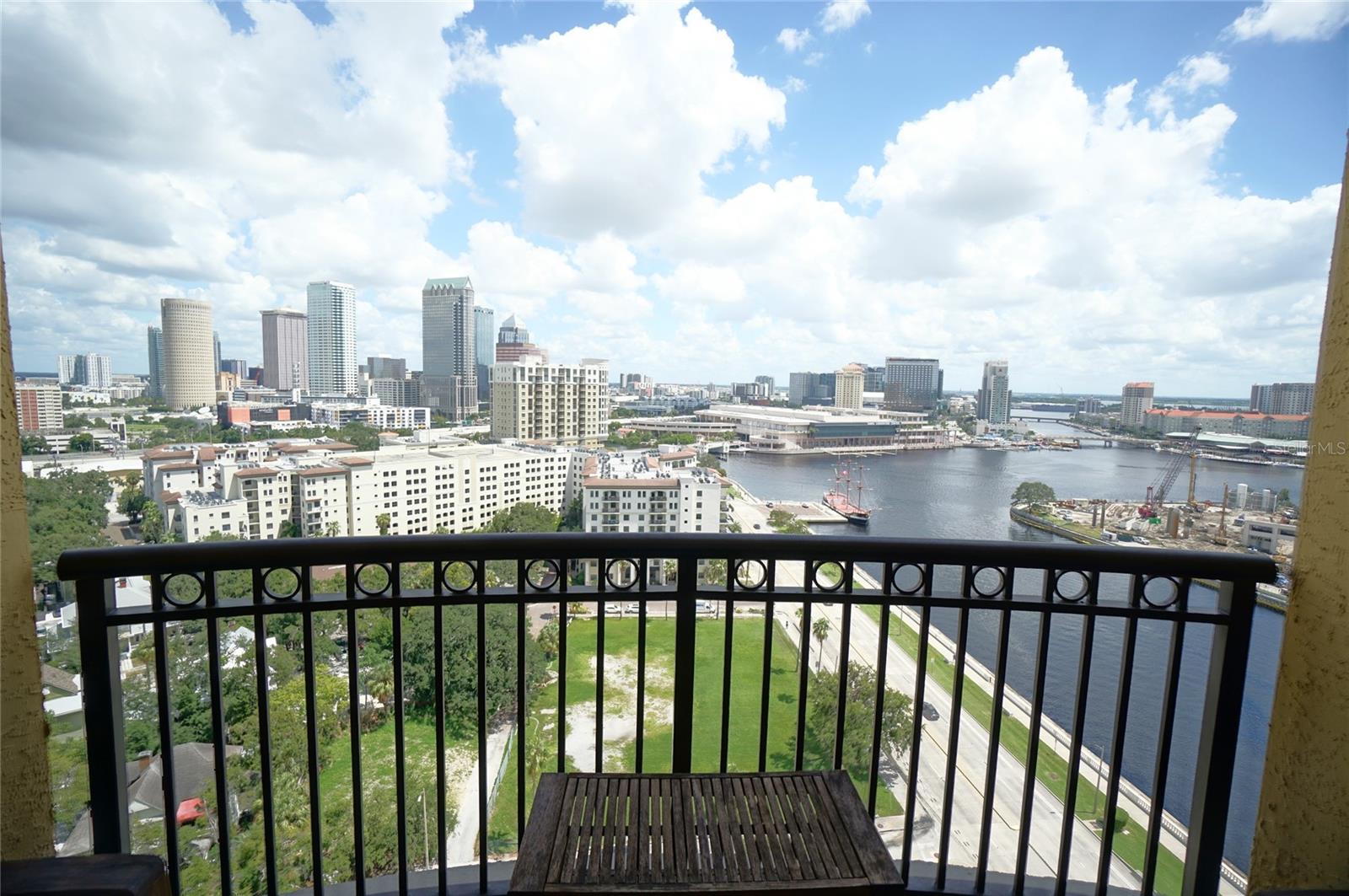 Image 8 of 39 For 345 Bayshore Boulevard 1810