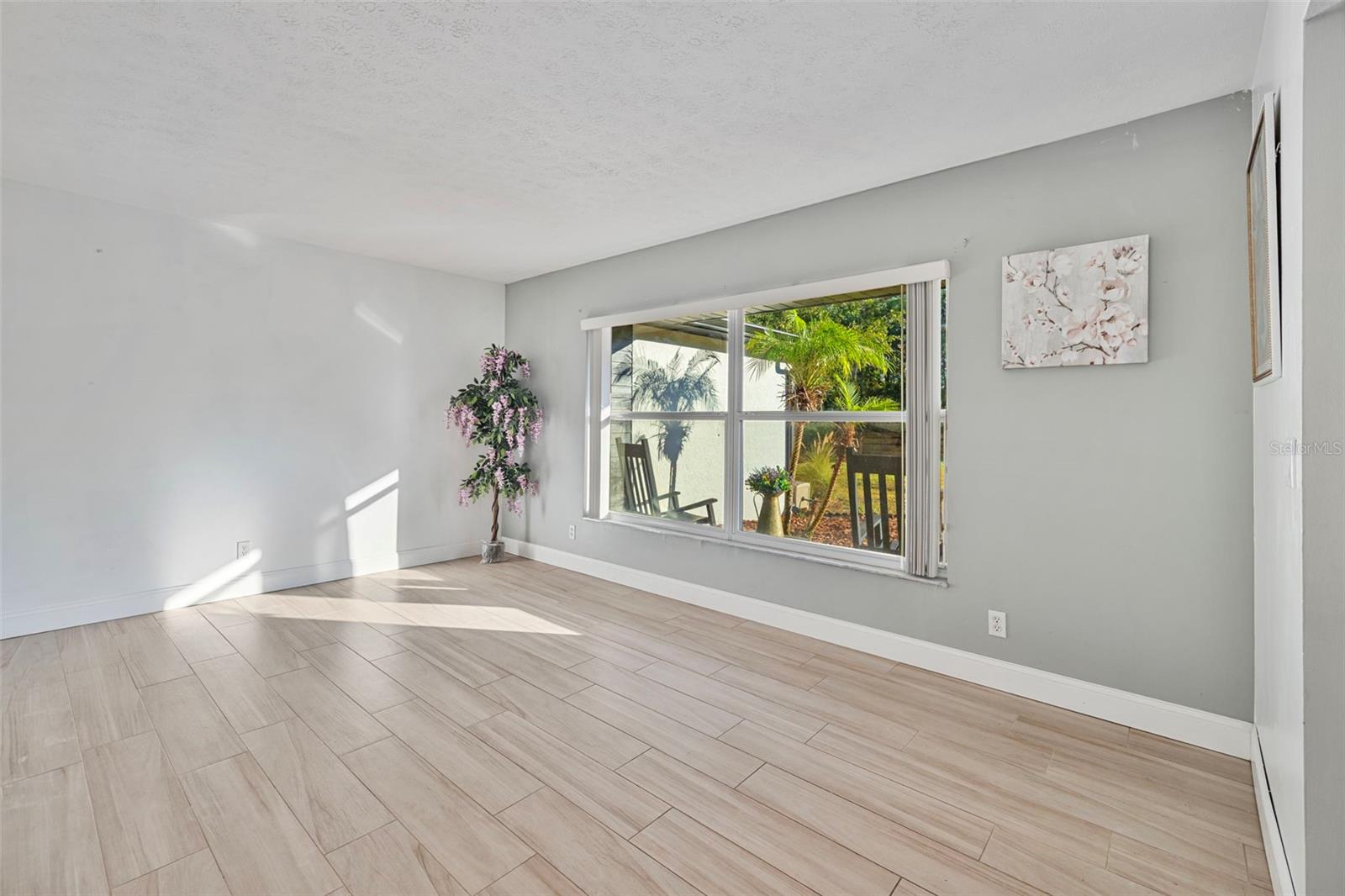 Image 10 of 72 For 7811 Pineview Drive