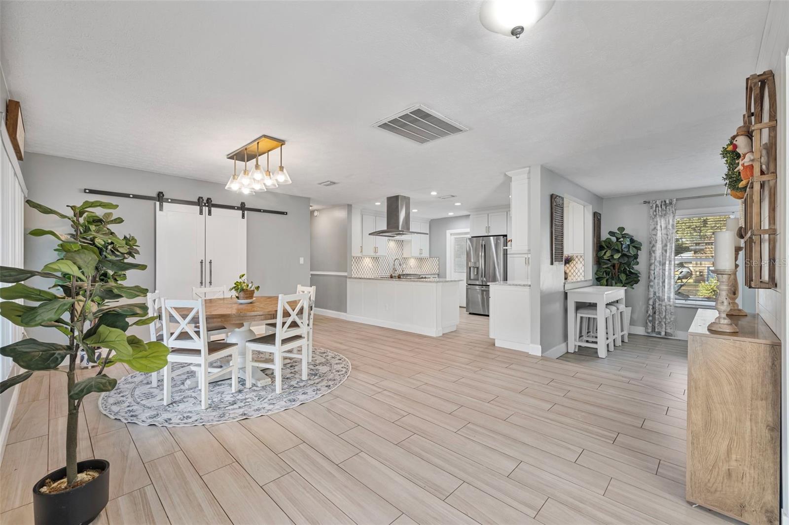 Image 13 of 72 For 7811 Pineview Drive