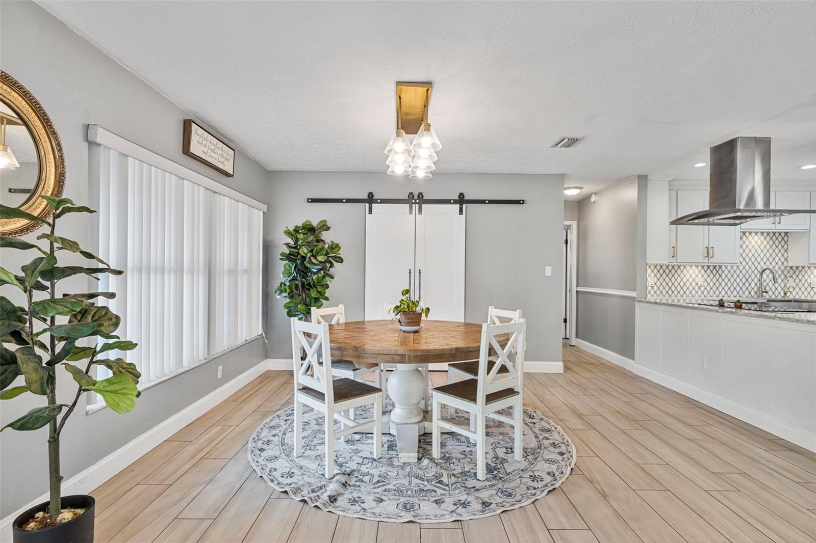 Image 14 of 72 For 7811 Pineview Drive