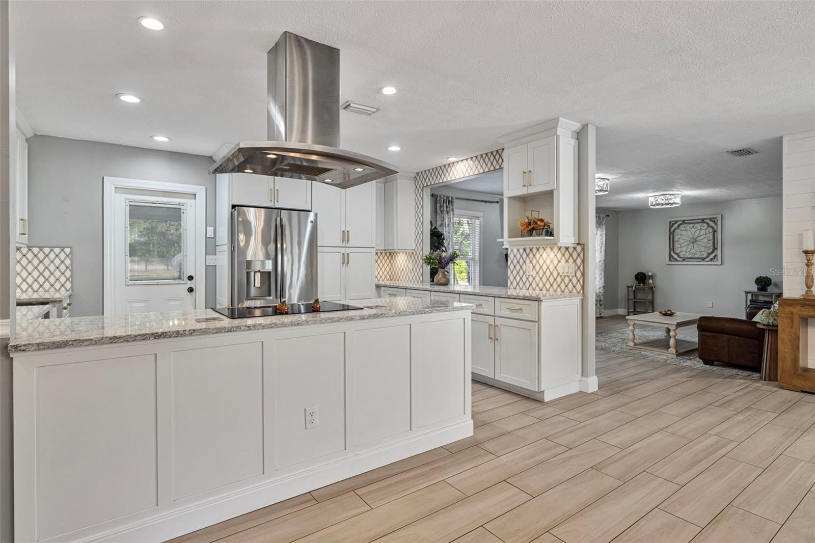 Image 15 of 72 For 7811 Pineview Drive