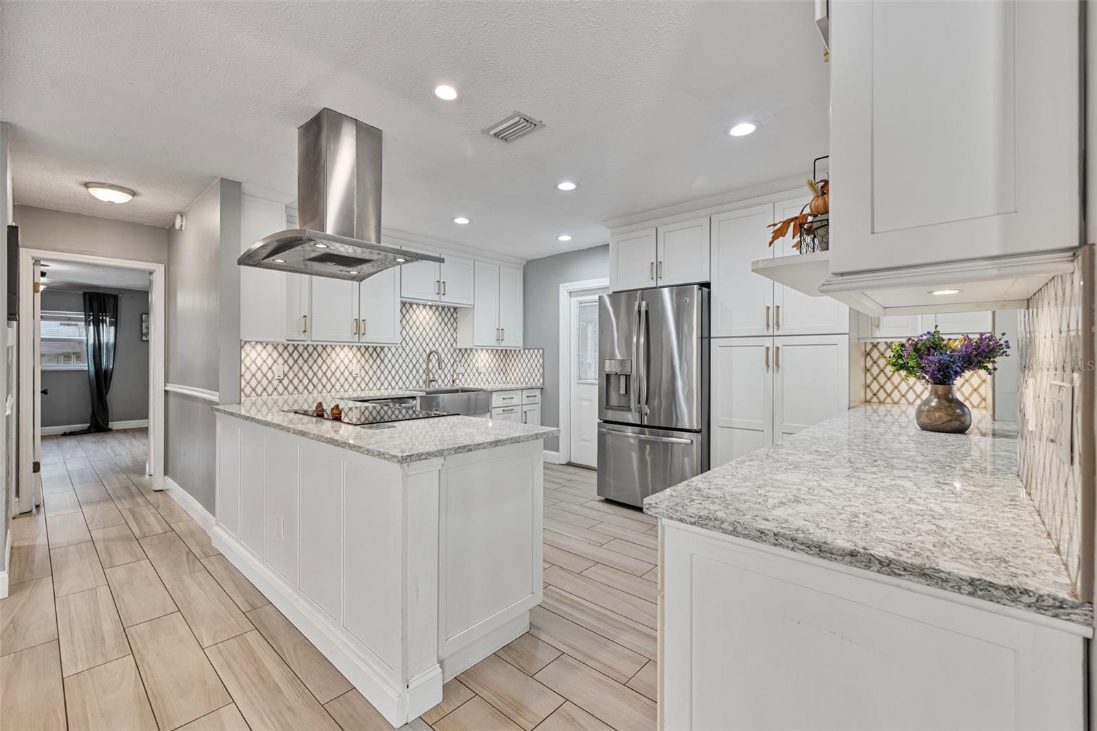 Image 16 of 72 For 7811 Pineview Drive