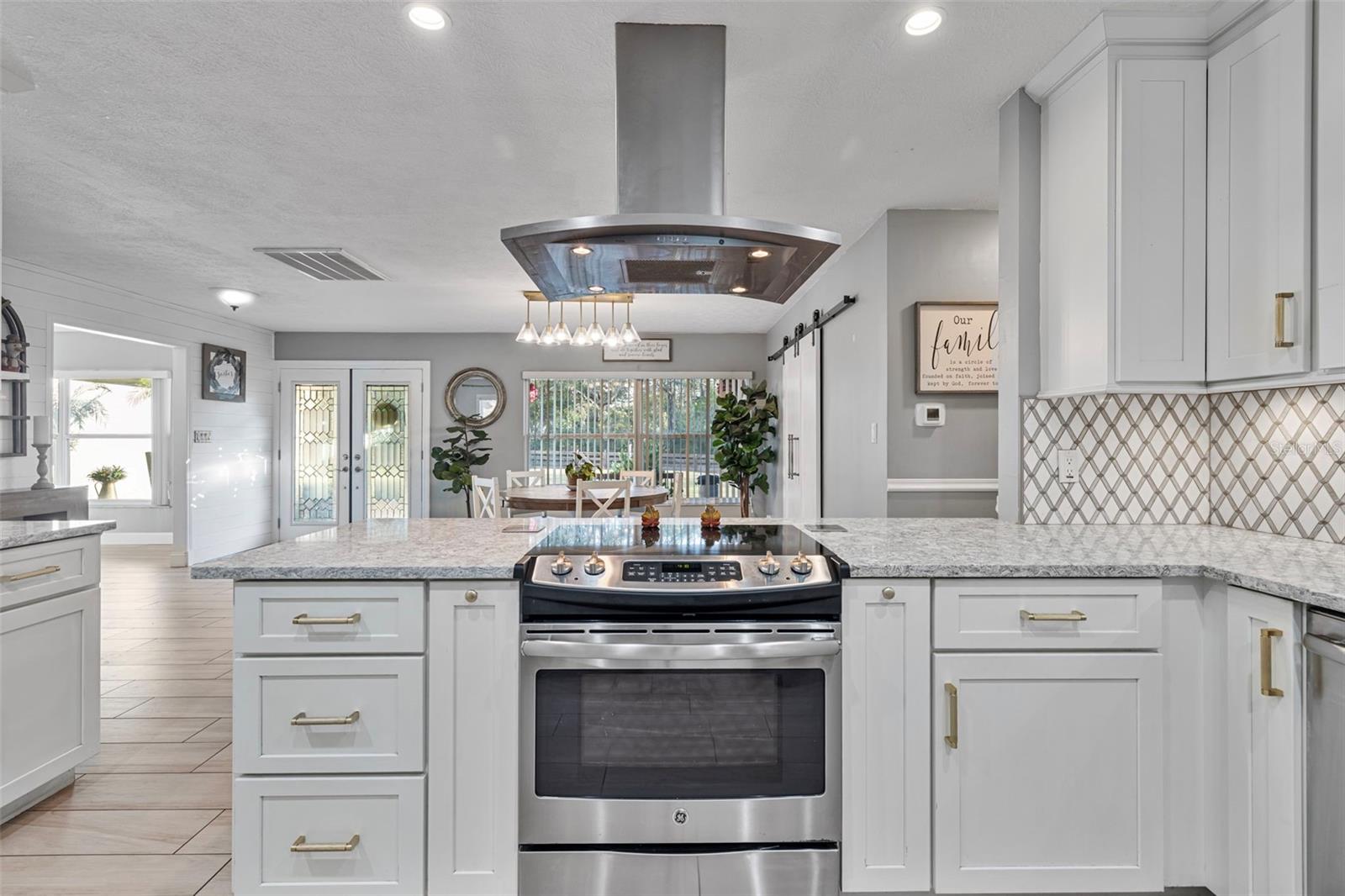 Image 17 of 72 For 7811 Pineview Drive