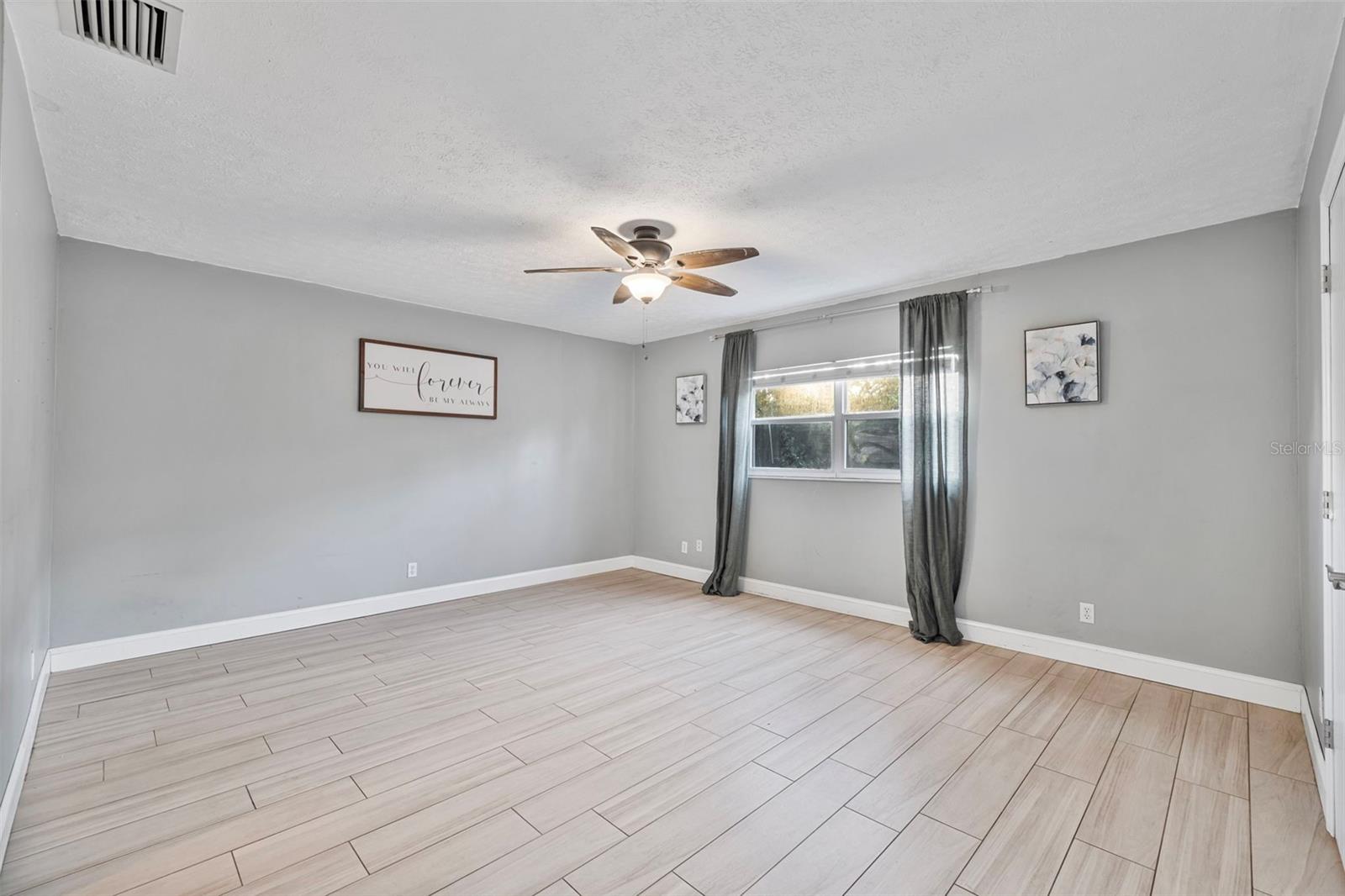 Image 23 of 72 For 7811 Pineview Drive