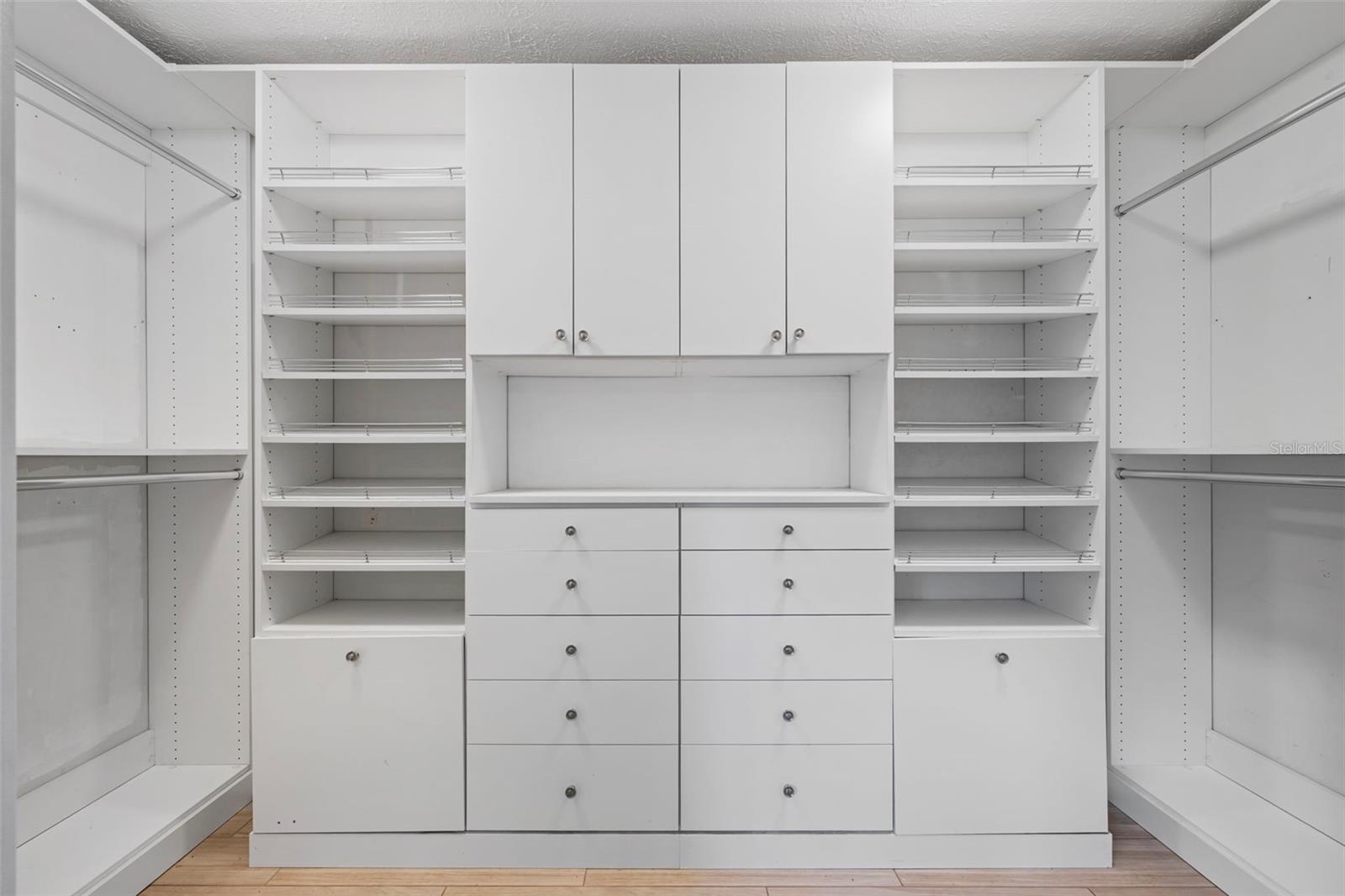 Image 26 of 72 For 7811 Pineview Drive