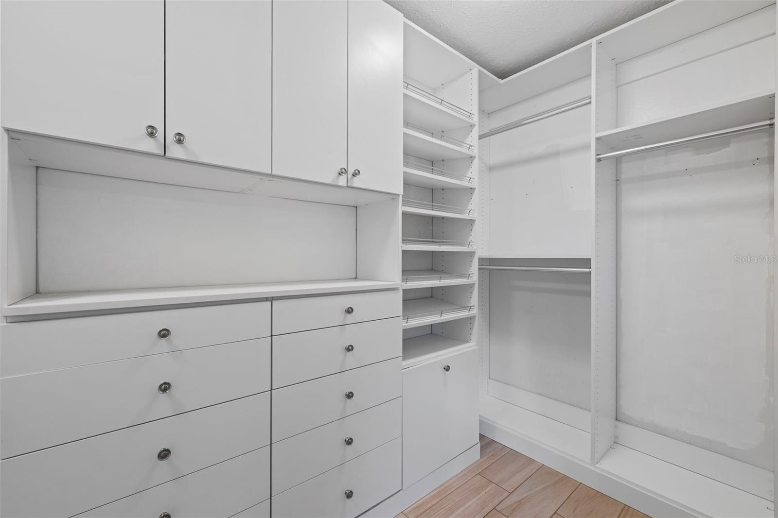 Image 27 of 72 For 7811 Pineview Drive