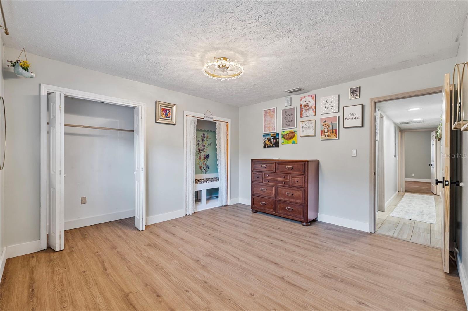 Image 32 of 72 For 7811 Pineview Drive