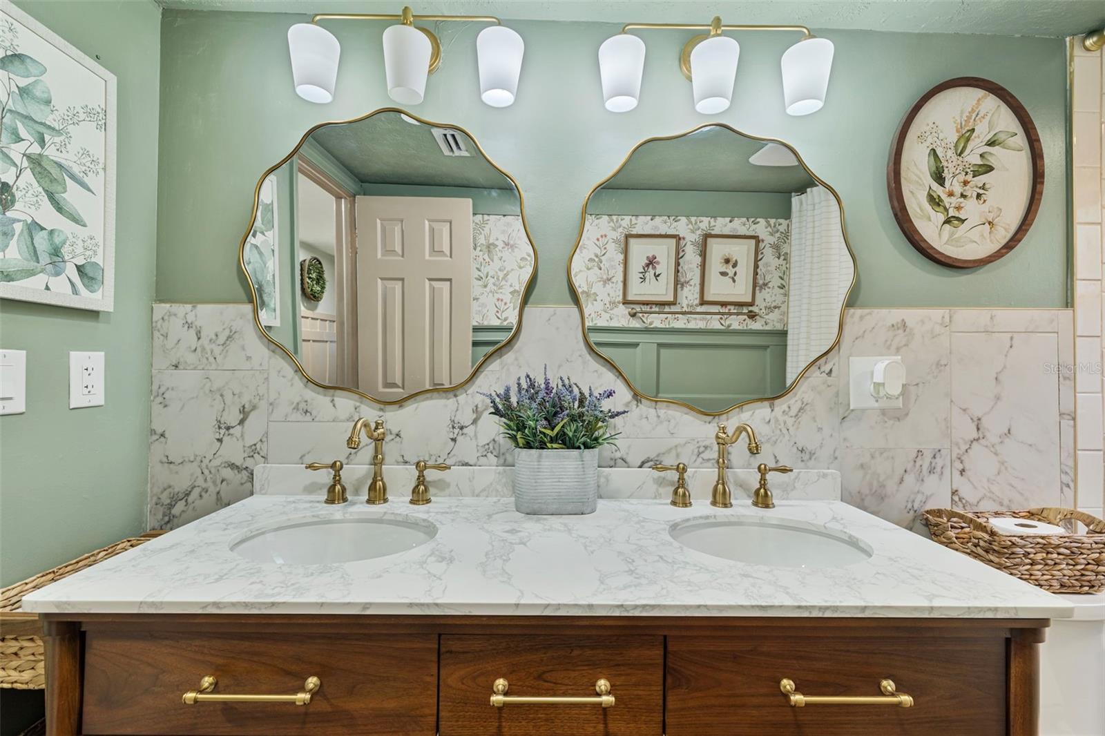 Image 34 of 72 For 7811 Pineview Drive