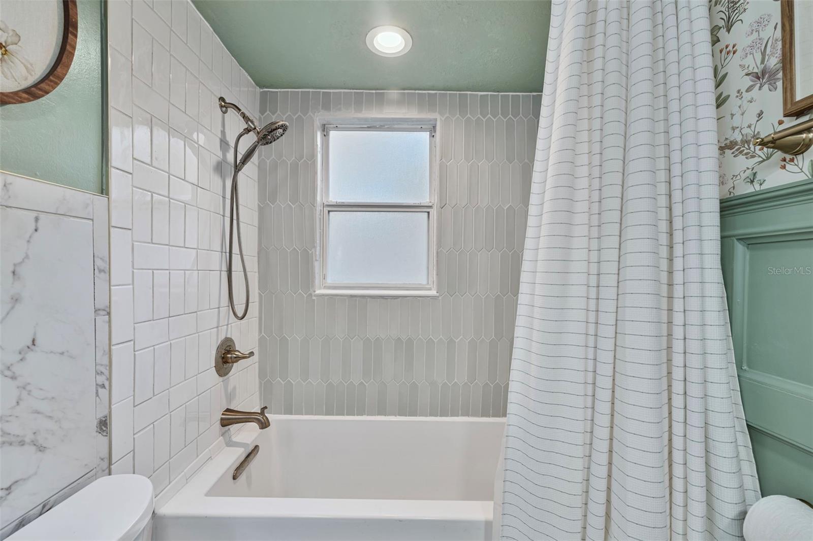 Image 35 of 72 For 7811 Pineview Drive