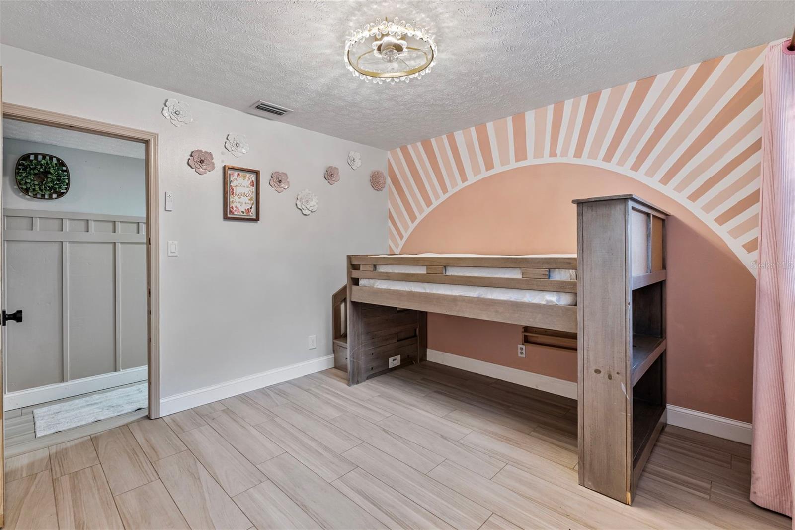 Image 37 of 72 For 7811 Pineview Drive