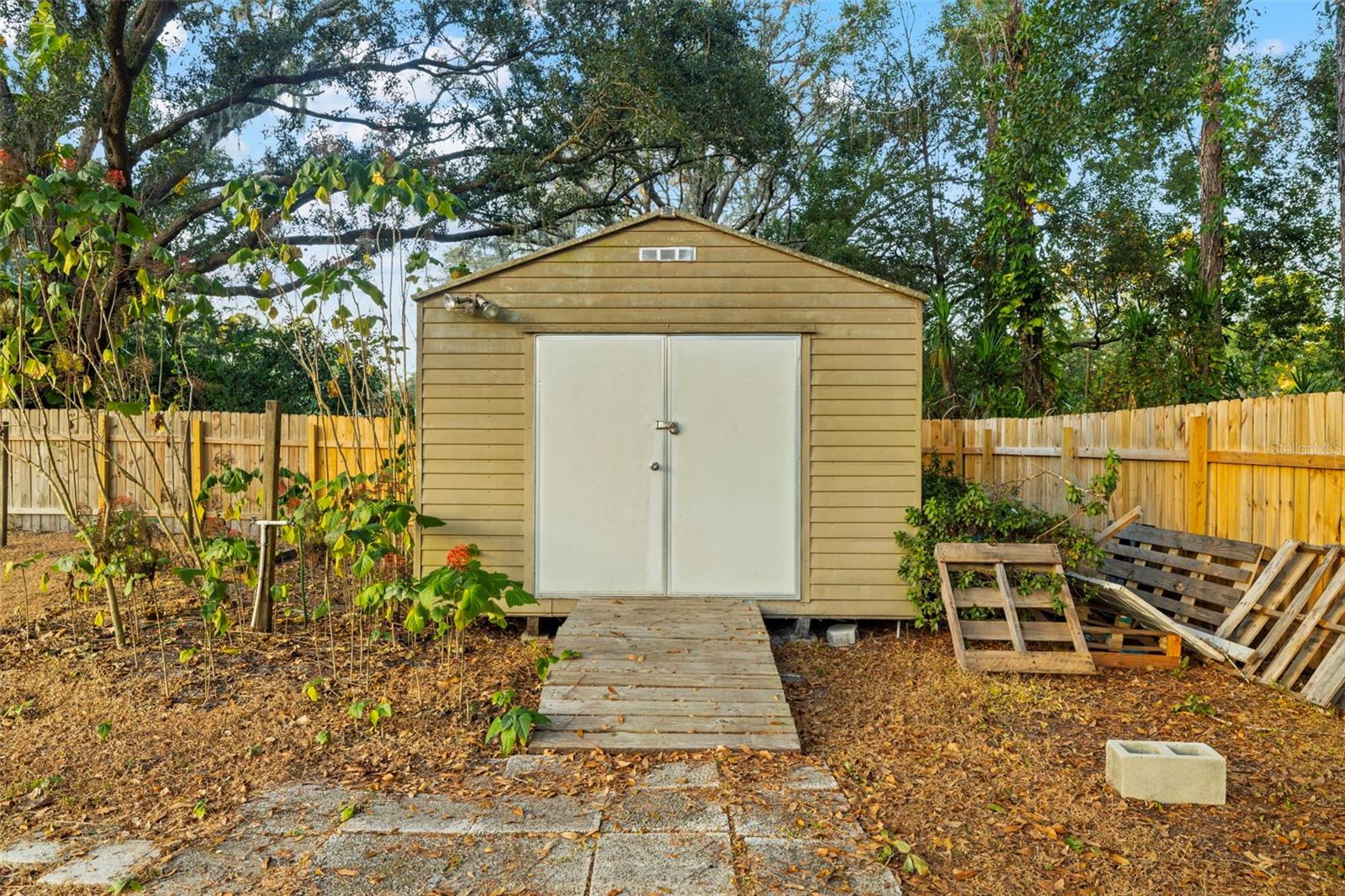 Image 49 of 72 For 7811 Pineview Drive