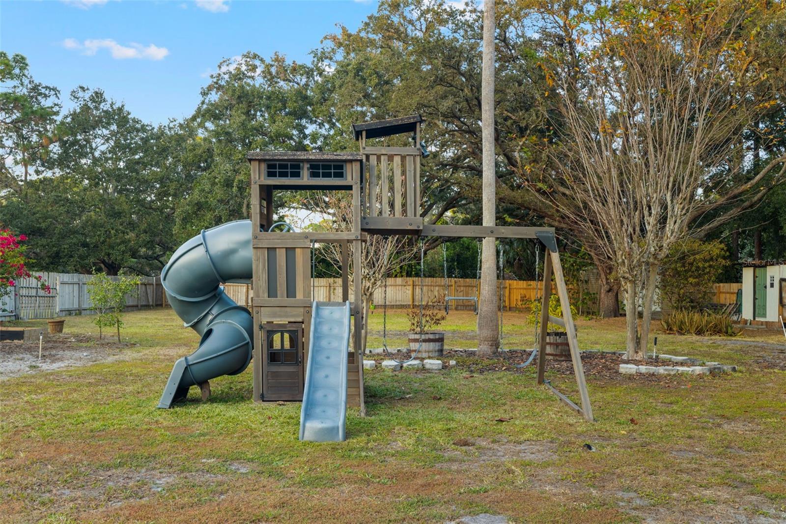 Image 51 of 72 For 7811 Pineview Drive