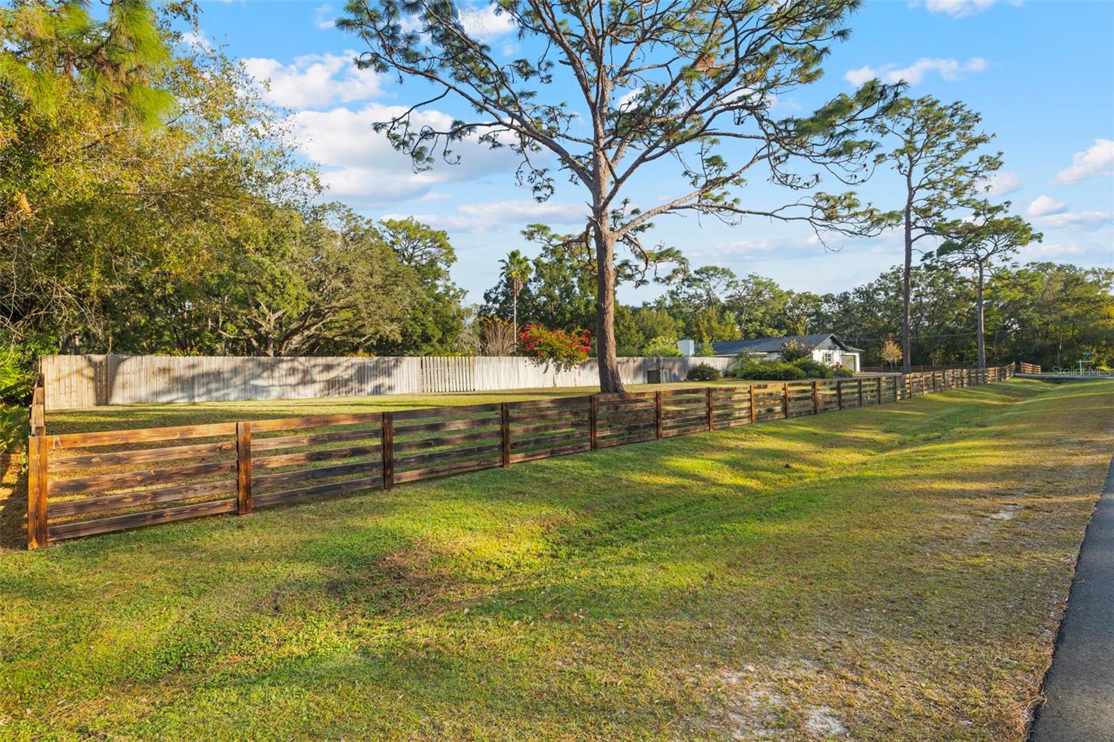 Image 7 of 72 For 7811 Pineview Drive