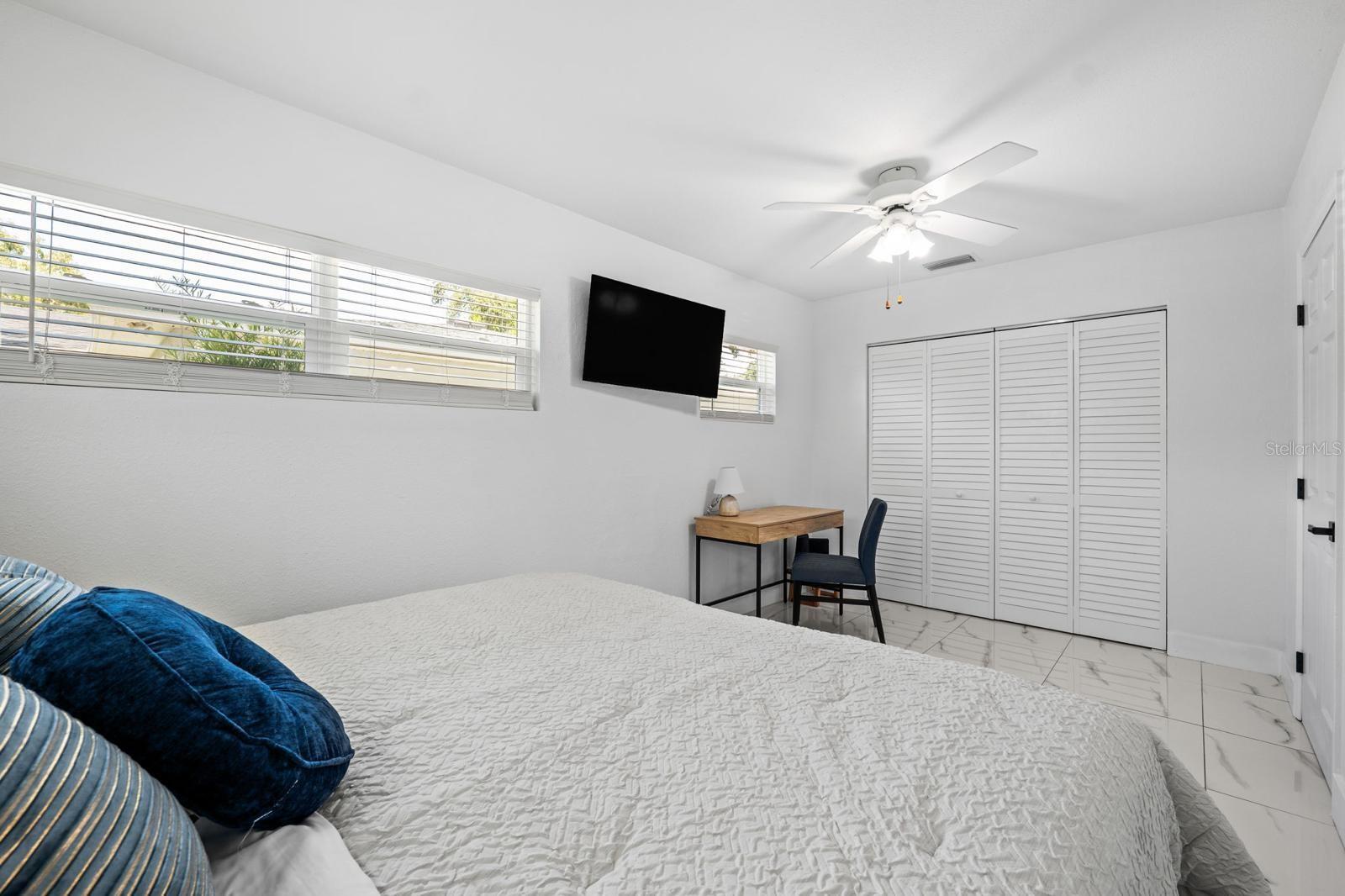 Image 18 of 31 For 3011 Douglas