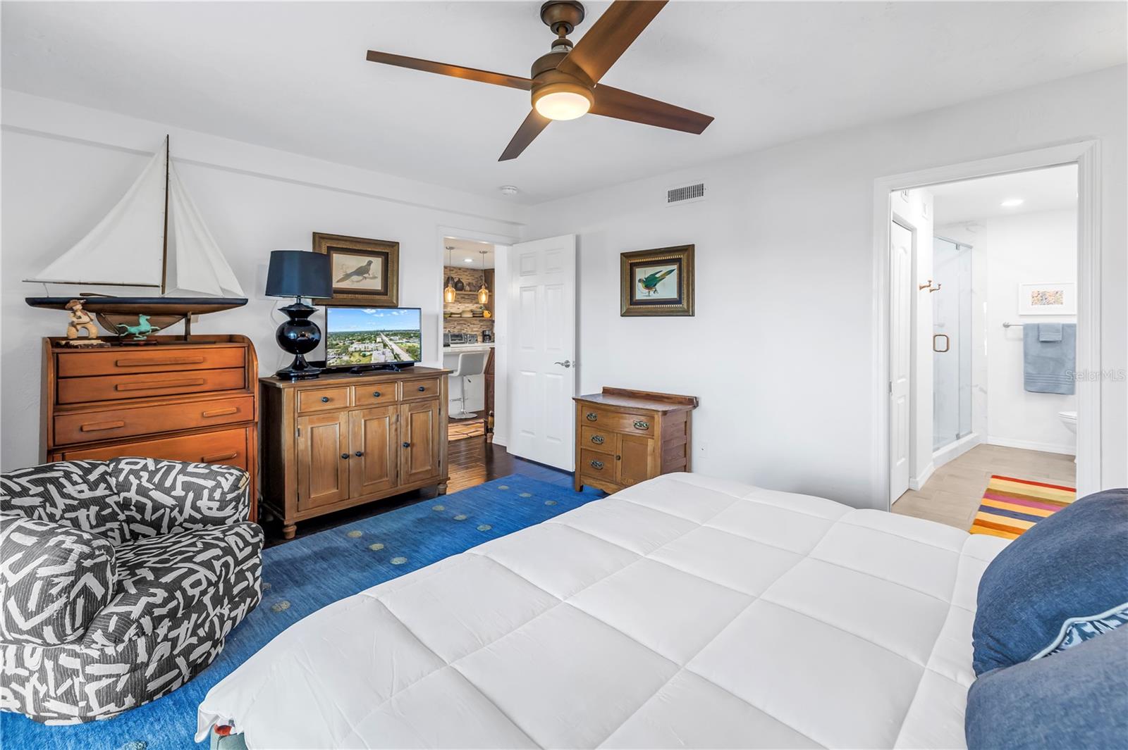 Image 17 of 32 For 4651 1st Street Ne 402