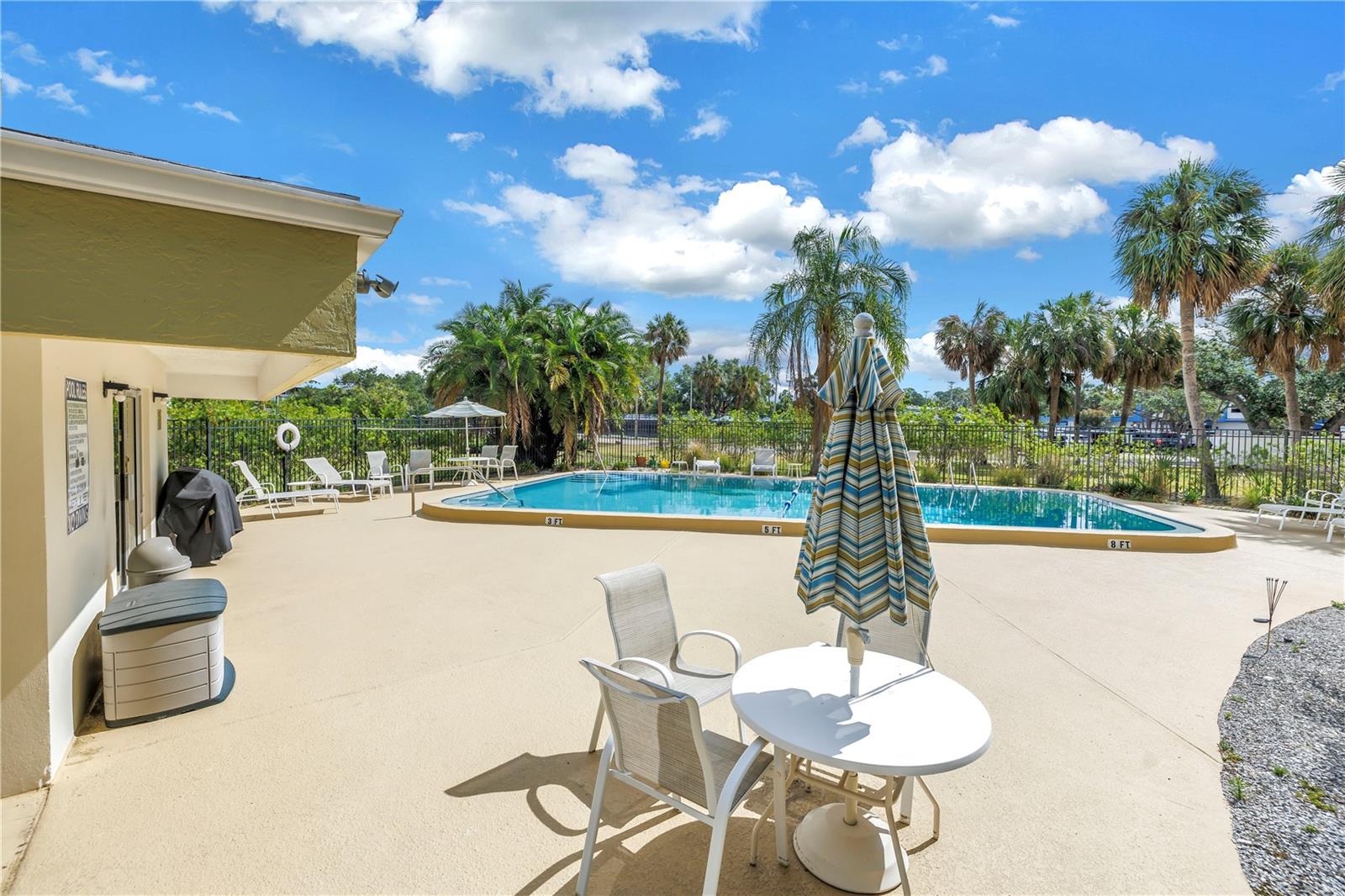 Image 28 of 32 For 4651 1st Street Ne 402