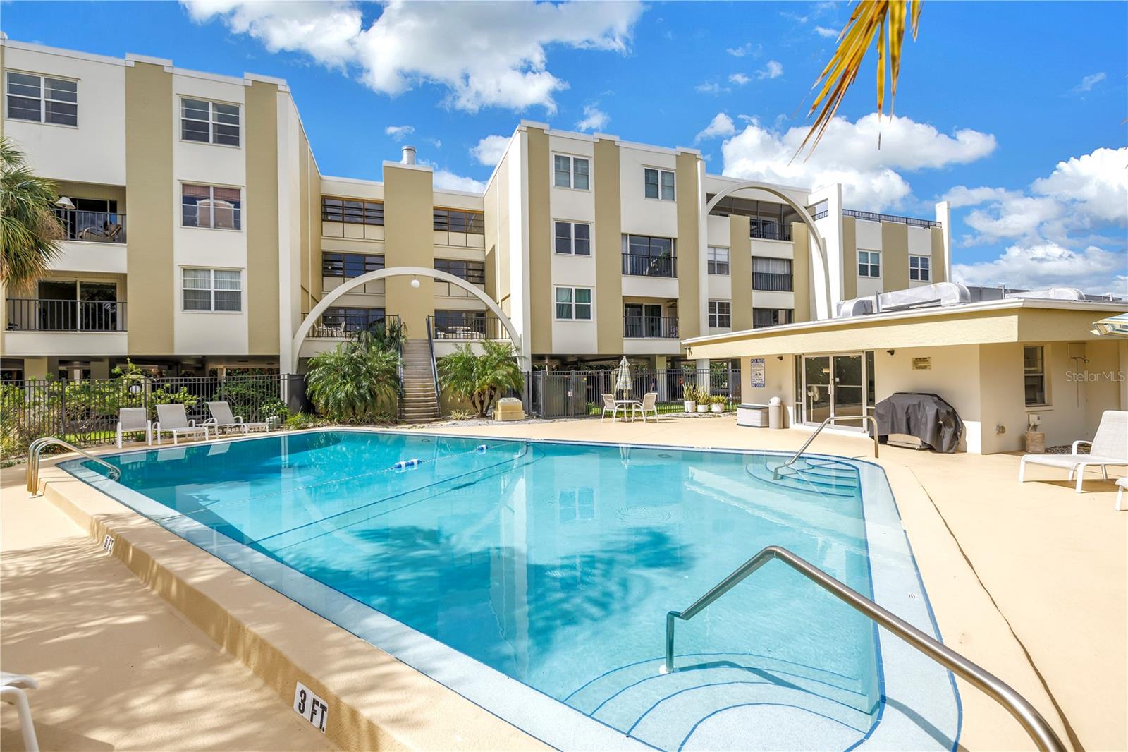 Image 31 of 32 For 4651 1st Street Ne 402