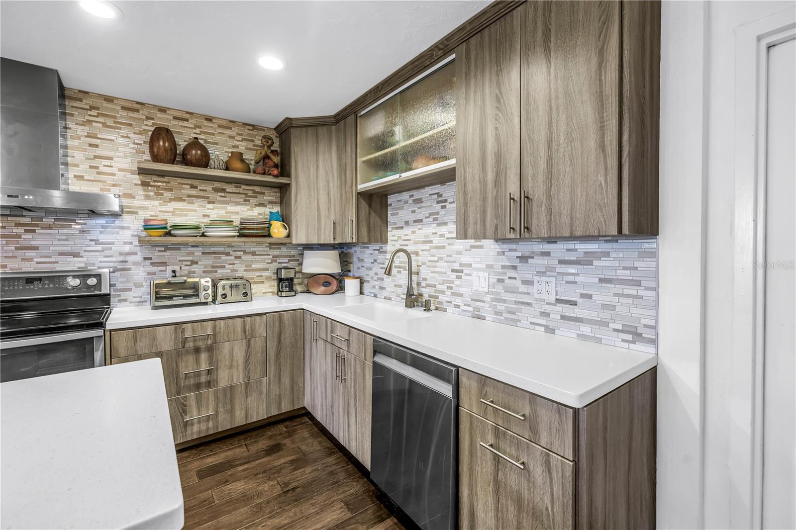 Image 7 of 32 For 4651 1st Street Ne 402