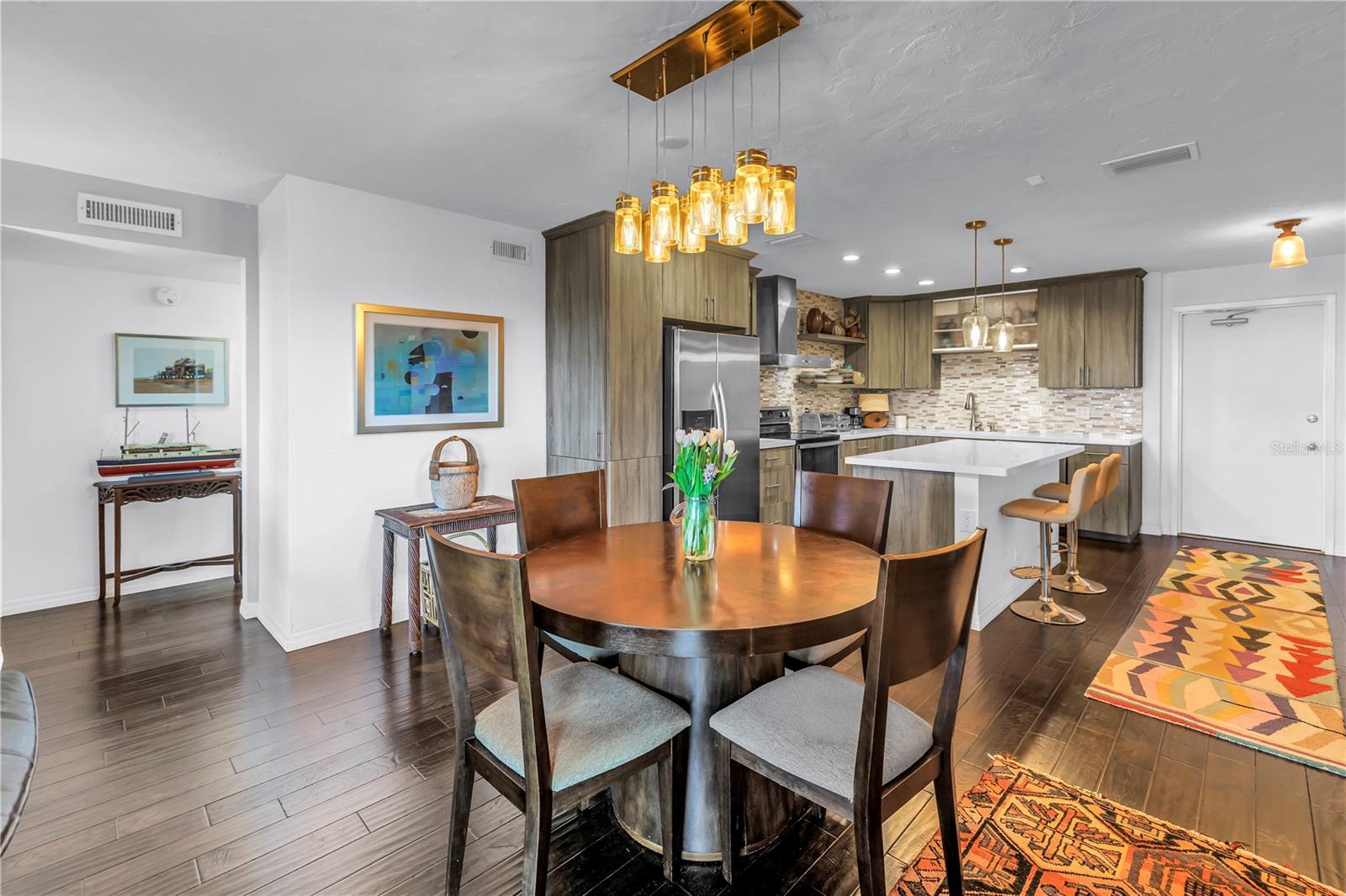 Image 9 of 32 For 4651 1st Street Ne 402