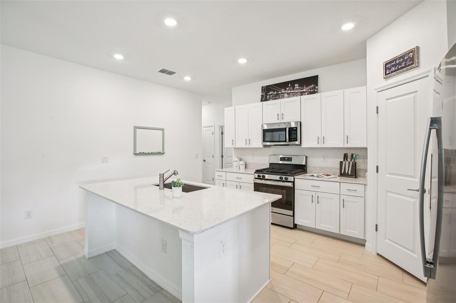 Image 9 of 44 For 22162 Nebula Way