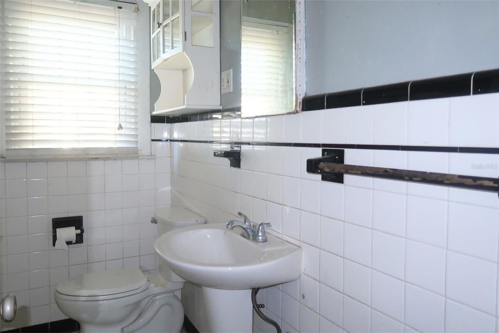 Image 12 of 13 For 215 Beverly Avenue