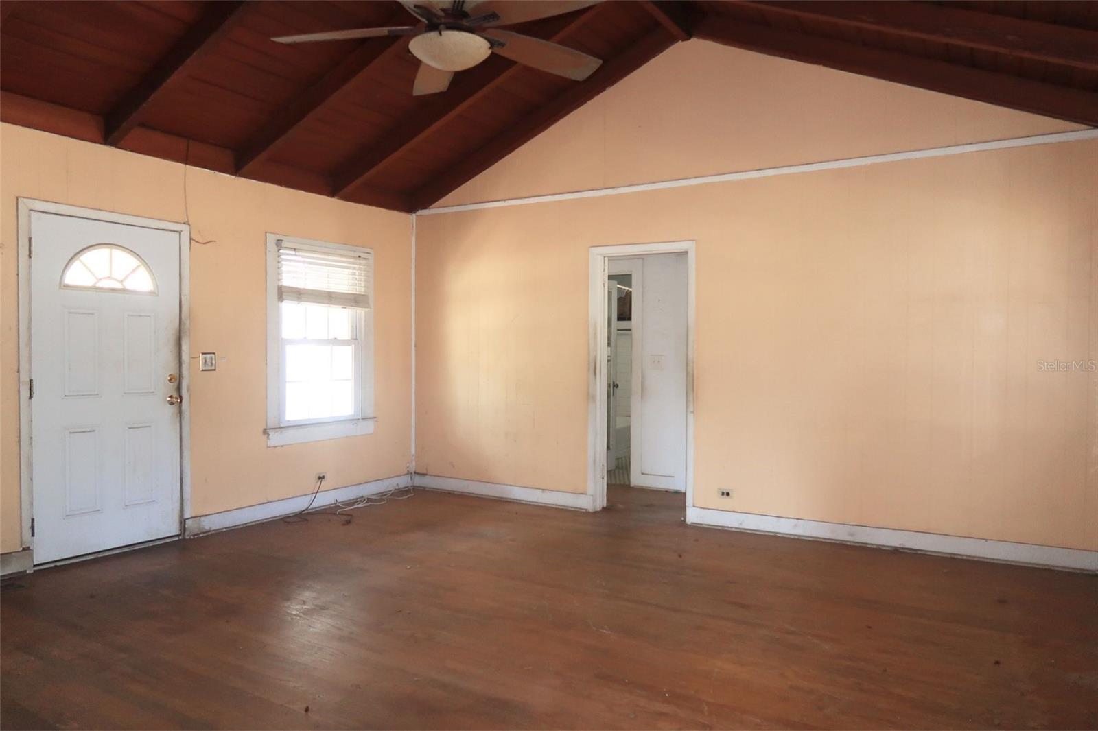 Image 5 of 13 For 215 Beverly Avenue